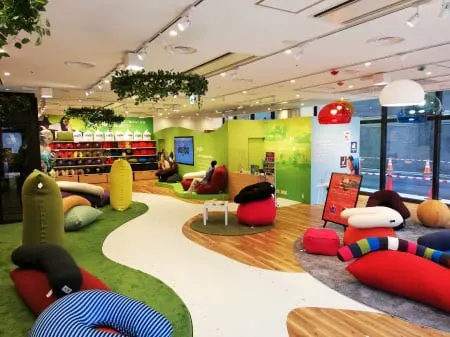 Yogibostore大同生命札幌ビル miredo店の店内